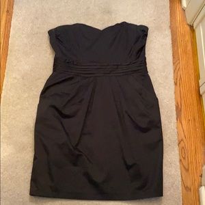 Strapless pretty black dress with pockets!!